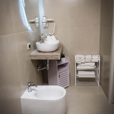 Luxury Apartment *